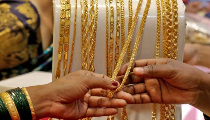 नव्या वर्षात सोनं-चांदी स्वस्त की महाग? जाणून घ्या 1 जानेवारीचे दर