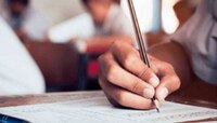 मराठीची प्रश्नोत्तरे लिहून न आणणाऱ्या विद्यार्थ्याला मुख्याध्यापकाची भयानक शिक्षा