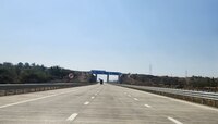 हेच ऐकायचं राहिलेलं! महाराष्ट्रात सिमेंट रस्ता चोरीला; नेमकं काय घडलं?