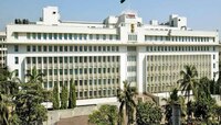 शिंदे समितीचे मंत्रालयातील कार्यालय राष्ट्रवादीच्या मंत्र्याला दिले