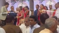 'आतापासूनच असा वागतोय तर...', नवरीमुलीच्या आईने नवरदेवासह अख्खी वरात हॉलमधून मागे पा