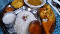 सावधान! दुपारच्या जेवणावेळी 'या' चुका करताय? डायबिटीस तुमच्यापासून फार दूर नाही...