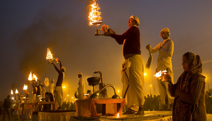 शॉर्ट नोटीसवर महाकुंभचा प्लॅन करताय? जाणून घ्या A to Z माहिती; खर्च, प्रवास...