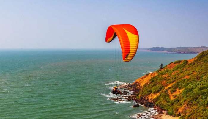  पुण्यातील तरुणीचा गोव्यात धक्कादायकरित्या मृत्यू; हवेत उडणाऱ्या पॅराशूटचा दोर तुटला आणि...  