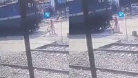 Viral Video: रुळ ओलांडताना 'ती' एक चूक नडली; फक्त 2 सेकंदांसाठी विद्यार्थिनीने गमावल