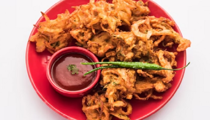 how to make crispy pakaudi at home, karari pakodi kese banayn, pakodi ko karara kese karen, alu ki pakodi kese banay, pakodi ka besan kese teyar karen, crispy pakora tips, how to make crispy pakora, Onion Cripsy Pakora, Cooking Tips, Kitchen Hacks, Crispy pakora Tricks, Crispy Pakora Making Hacks, how to make crispy pakoda, pakoda recipe in Marathi, cooking tips, kitchen hacks, karari pakodi banane ki recipe, भजी, भजी कुरकुरीत कशी ठेवावी?, भजी कशी बनवायची, भजी रेसिपी, 