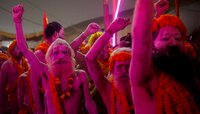 27 वर्षांपूर्वी घर सोडून गेलेला 'तो' अघोरी साधूच्या रुपात थेट महाकुंभमध्ये सापडला