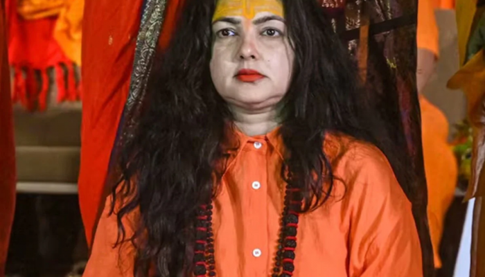 'मी तेव्हा व्हर्जिन होते आणि...', 'त्या' फोटोशूटवर ममता कुलकर्णीने सोडलं मौन, म्हणाली, 'मला शारीरिक संबंधांबद्दल...'