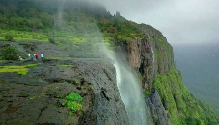 महाराष्ट्रातील 2 रहस्यमयी ठिकाणं जिथं न्यूटनचा गुरुत्वाकर्षणाचा नियम फेल ठरतो! जगातील सर्व वैज्ञानिक होतात आश्चर्यचकित 