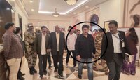 राऊतांनी आक्षेप घेतलेल्या शिंदेंच्या कौतुक सोहळ्यात ठाकरेंचा खासदार, वेगळा मार्ग निव