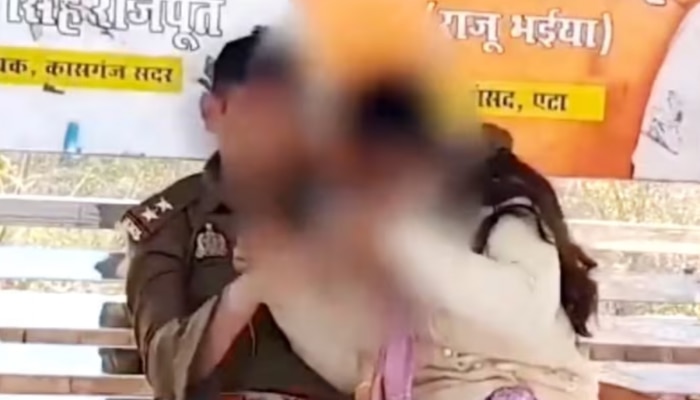 Video: नशेत धुंद पोलीस कर्तव्य विसरला, बस स्टॉपवर करु लागला अश्लील चाळे