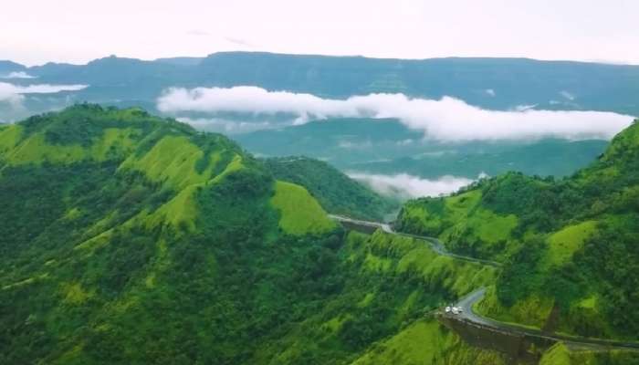 महाराष्ट्रातील  सर्वात थरारक पर्यटनस्थळ आंबा घाट!  औंरगजेबच्या सैन्याला कोकणात जाणारी ही छुपी वाट दाखवली तरी कुणी?  