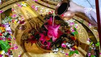 शिवलिंगाला अर्पण केलेला प्रसाद खावा की नाही? शिवपुराणात काय सांगितलंय? 
