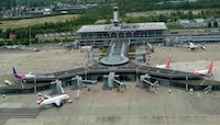 GK : जगातील एकमेव एअरपोर्ट इथं उतरताच प्रवासी तीन मोठ्या देशात पोहचतात