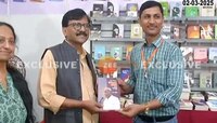  शिवाजी पार्कातील मनसेच्या पुस्तक प्रदर्शनाला राऊतांची भेट
