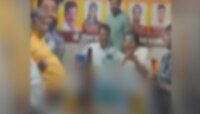 Shivsena : शिवसैनिकांसाठी मंदिर असलेल्या शिवसेना शाखेत दारूपार्टी