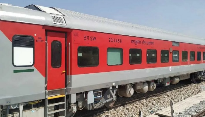 सुपरफास्ट ट्रेनचे डबे लाल रंगाचेच का असतात? कारण कोणालाच ठाऊक नसेल 