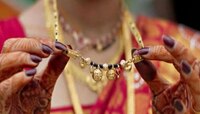 'तू टिकली आणि मंगळसूत्र घालत नसशील तर नवऱ्याला कशाला तुझ्यात रस असेल,' न्यायाधीशांनी