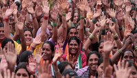 महिलांनी स्वत:चं नाव कसं लिहायचं? महाराष्ट्र शासन लवकरच आणणार नवा जीआर 