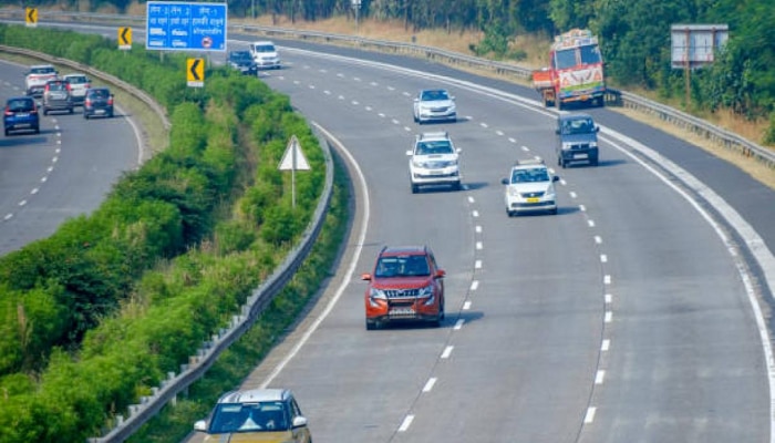 मुंबई- पुणे एक्स्प्रेस वेवरून प्रवास करणाऱ्यांचा का होतोय संताप? एक निर्णय ठरतोय कारणीभूत.... 