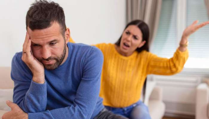 नवरा कामावरुन घरी येताच तुम्ही करता 'या' 5 चुका; आताच थांबा! नाहीतर क्लेश झालाच म्हणून समजा 