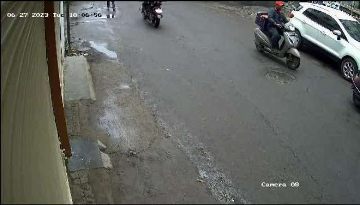 The vandalism of vehicles in Pune continues by a gang in Dhaari
