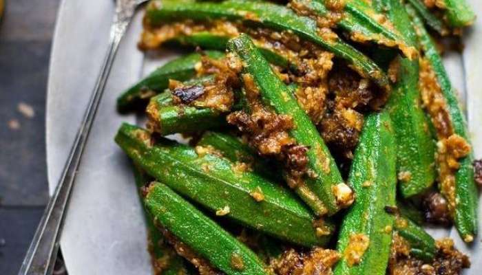 घरी तयार करा फाईव्ह-स्टार हॉटेलसारखा साऊथ इंडियन भेंडी मसाला