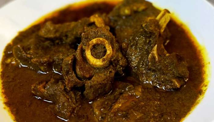 मटण खाताय? सावधान! लग्नात मटणावर ताव मारताना मरता-मरता वाचला पुणेकर! मटण खाताय? सावधान! लग्नात मटणावर ताव मारताना मरता-मरता वाचला पुणेकर!