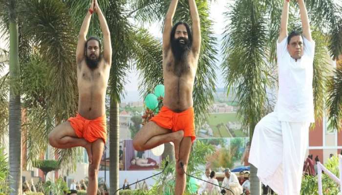 लाखो लोक पंतजलि योग कडे शारीरिक, मानसिक आणि आध्यात्मिक आरोग्यसाठी का आकर्षित होतात?