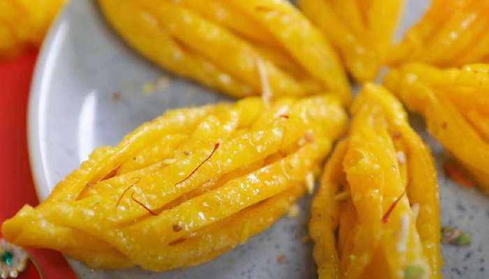 झटपट बनवा &#039;या&#039; गोड चंपाकळ्या; जाणून घ्या याची सोपी रेसिपी 