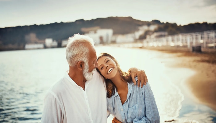 Relationship Secrets : मुलींना त्यांच्यापेक्षा मोठे जोडीदार का आवडतात? हे आहे त्यामागील मोठं कारण