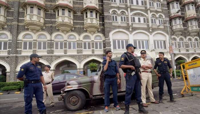 Mumbai News : मुंबई अलर्टवर; शहरात दहशतवादी हल्ल्याची शक्यता; ठिकठिकाणी पोलीस बंदोबस्त 