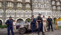 मुंबई अलर्टवर; शहरात दहशतवादी हल्ल्याची शक्यता; ठिकठिकाणी पोलीस बंदोबस्त