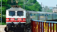दिवसाच्या तुलनेत रात्री ट्रेनचा वेग जास्त का असतो ? कारण ऐकून डोकं चक्रावेल
