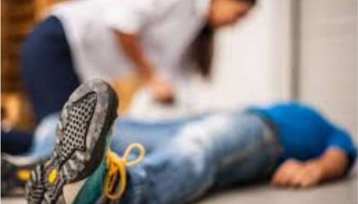 आपल्यासमोर एखादी व्यक्ती Heart Attack ने कोसळली; तर 