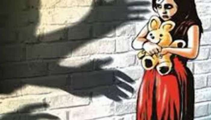 उपचार घेण्यासाठी आलेल्या अल्पवयीन मुलीवर डॉक्टरकडून अत्याचार, डॉक्टरला नाशिकमधून अटक उपचार घेण्यासाठी आलेल्या अल्पवयीन मुलीवर डॉक्टरकडून अत्याचार, डॉक्टरला नाशिकमधून अटक