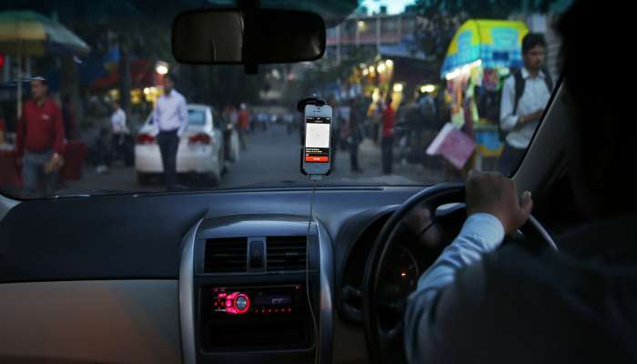 ही तर हद्दच! Uber कॅबमध्ये प्रवासी काय-काय विसरून जातात माहितीये? 