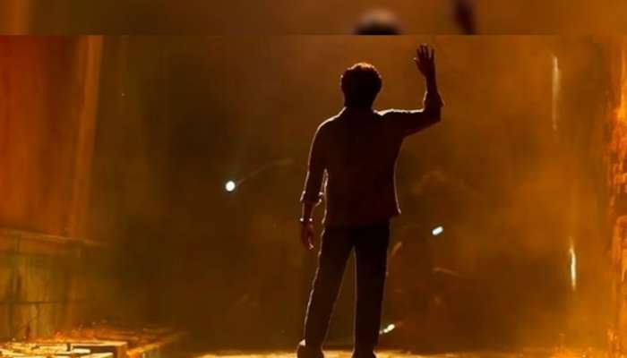 बिग बी किंवा मिथुन नव्हे...  वयाच्या 74 व्या वर्षीसुद्धा 'हा' अभिनेता एका चित्रपटासाठी घेतो 270 कोटी रुपये 