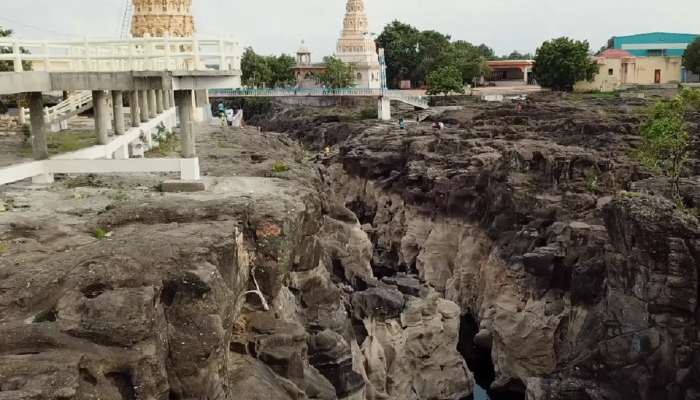  पुण्याजवळ भौगोलिक चमत्कार! महाराष्ट्रातील जगप्रसिद्ध रांजणखळगे, दुष्काळ पडला तरी आटत नाही पाणी