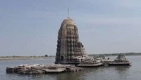 पुण्याजवळील अद्धभूत दृष्य! पाण्याबाहेर आले धरणात बुडालेले मंदिर