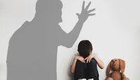 शाळेतून 4 वर्षीय चिमुकला घरी परतल्यावर आईला म्हणला, प्रायव्हेट पार्टमध्ये वेदना होता