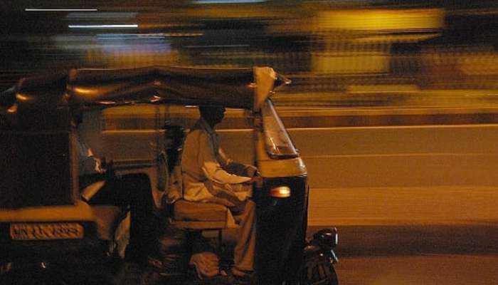 12 तोळे सोनं, 2 तास आणि एक रिक्षा... मुंबई पोलिसांची जबरदस्त कामगिरी 12 तोळे सोनं, 2 तास आणि एक रिक्षा... मुंबई पोलिसांची जबरदस्त कामगिरी