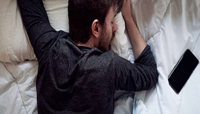 health news, How Many Hours To Sleep Per Day According To Age, How many hours sleep by age chart, Is 6 hours of sleep enough, What is the 10 3 2 1 0 sleep rule, How many hours a day sleep by age, Is 6 hours of sleep enough, Hours of sleep by age baby, Minimum amount of sleep needed for brain function, Sleep requirements by age and gender, Is 7 hours of sleep enough, How many hours to sleep in a day, Best sleeping hours, How many hours should an adult sleep, स्लीप, झोप, ब्रेकिंग बातम्या, हेल्थ न्यूज 