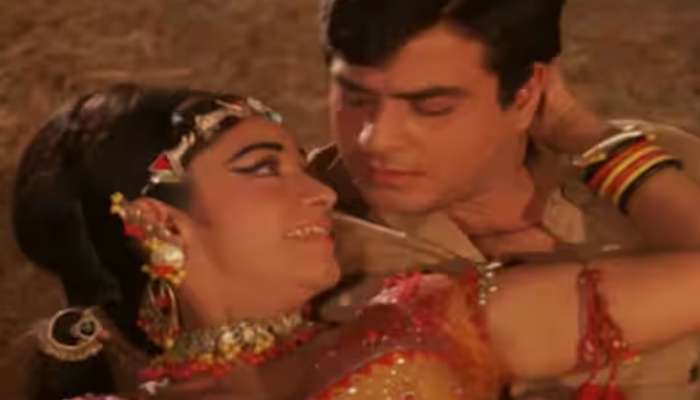 500 चित्रपटांमध्ये केलं काम; आता कुठे गायब झाली 'ही' बॉलिवूडची लोकप्रिय खलनायिका? 500 चित्रपटांमध्ये केलं काम; आता कुठे गायब झाली 'ही' बॉलिवूडची लोकप्रिय खलनायिका?