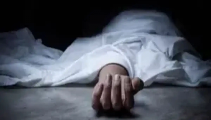 3 लेकींना घेऊन बायकोनं उचललं टोकाचं पाऊलं, छताच्या पाईपला...' दृश्य पाहून नवऱ्याच्या पायाखालची जमिनच सरकली