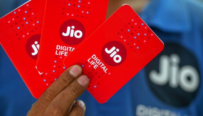 Jioने उडवली Airtelची झोप! 80 रुपयांच्या मंथली रिचार्जमध्ये 11 महिने अनलिमिटेड कॉलिंग आणि...