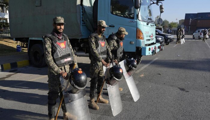 पाकिस्तानमध्ये लॉकडाउन? भारताकडून हल्ल्याच्या भीतीने मदरसे, हॉटेल आणि पर्यटकांसंदर्भात मोठा निर्णय