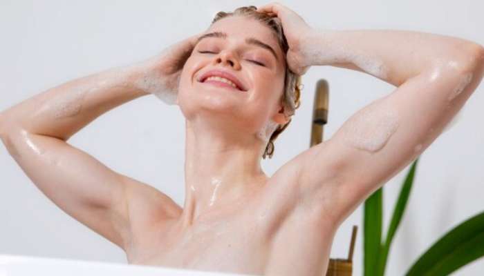 Bathing Benefits : अंघोळीनंतरही अस्वच्छ राहतात शरिराचे &#039;हे&#039; 5 अवयव, तुमचंही होतंय स्वच्छतेकडे दुर्लक्ष?
