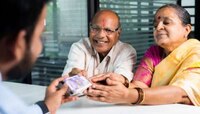 म्हातारपणी दर महिन्याला मिळतील 5 हजार; केंद्र सरकारच्या योजनेचा कसा घेता येईल फायदा!