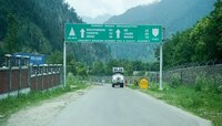 शस्त्रसंधीनंतर सीमावर्ती भागात आता नवी दहशत, एक एक पाऊल जपून टाकावं लागतंय कारण...